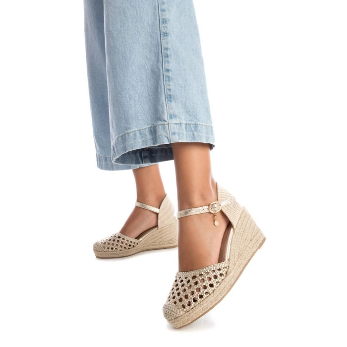 SANDALIA MUJER XTI 142893 ORO