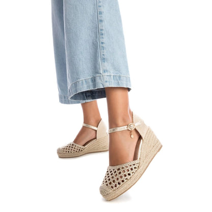 SANDALIA MUJER XTI 142893 ORO