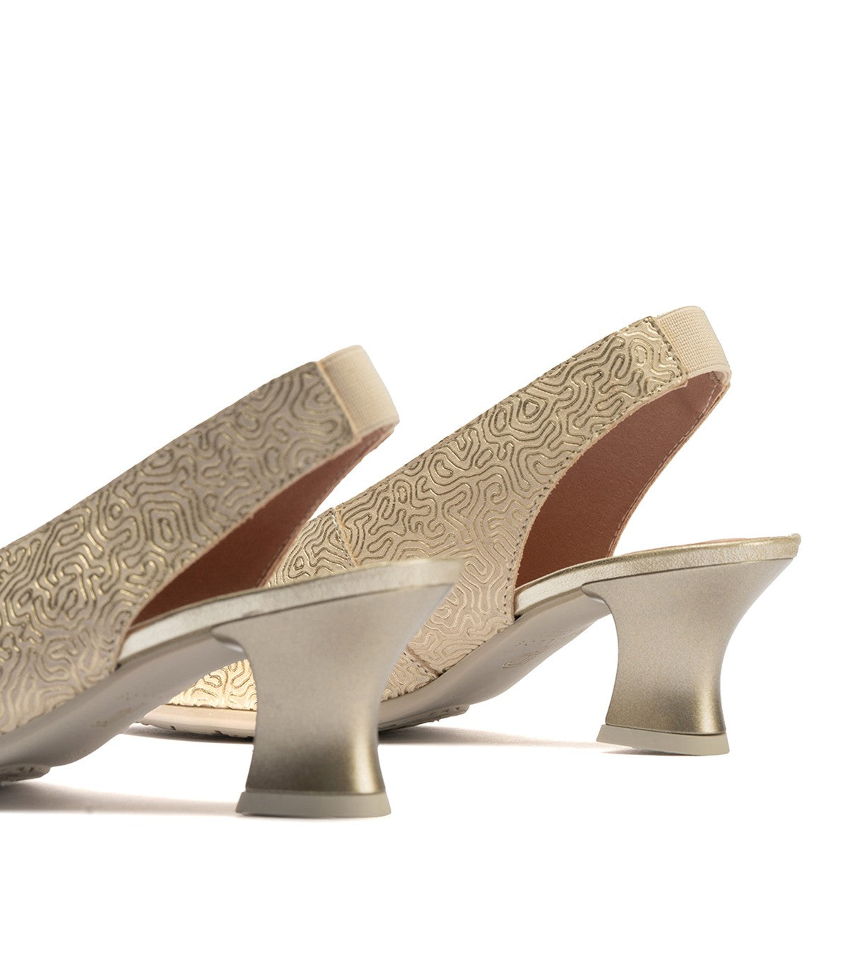 ZAPATO DESTALONADO MUJER PITILLOS ORO 11180