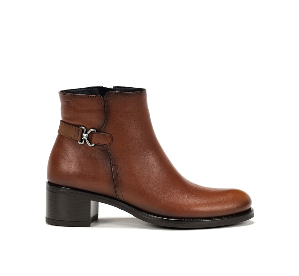 BOTÍN MUJER TACÓN D8966 CUERO