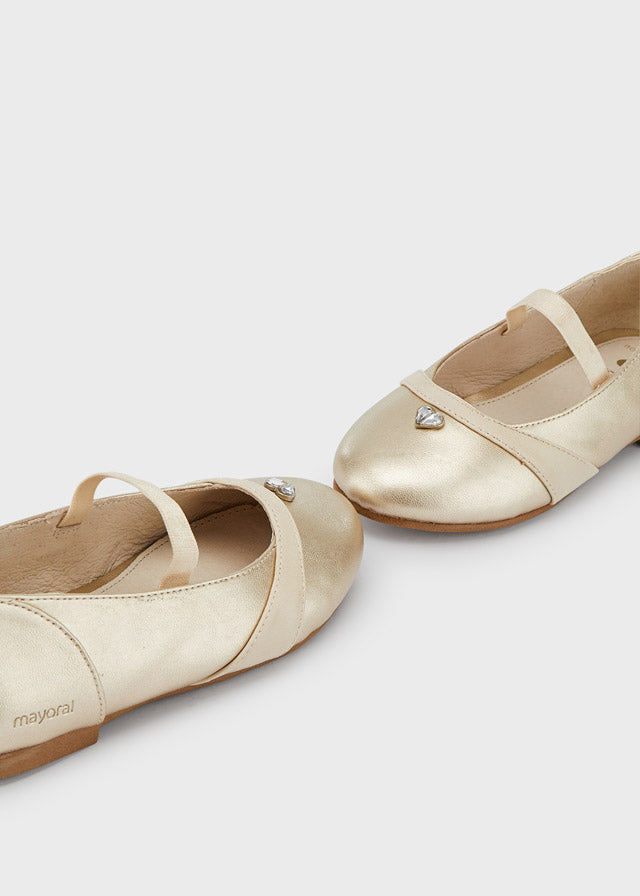 ZAPATO NIÑA MAYORAL ORO 43345